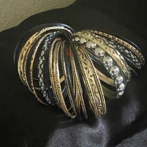 🦋Elegant Gold, silver, and Black Bangle Set